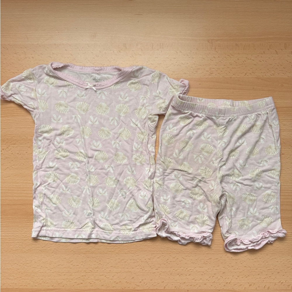 Adorable Kids Pajama Set in Light Pink Seashell Pattern